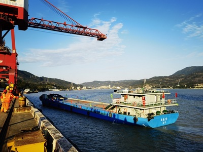 闽江干流复航首船顺利抵达福州港